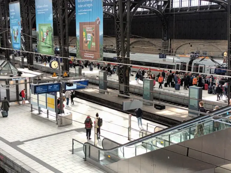 People at Hamburg Central Station platform