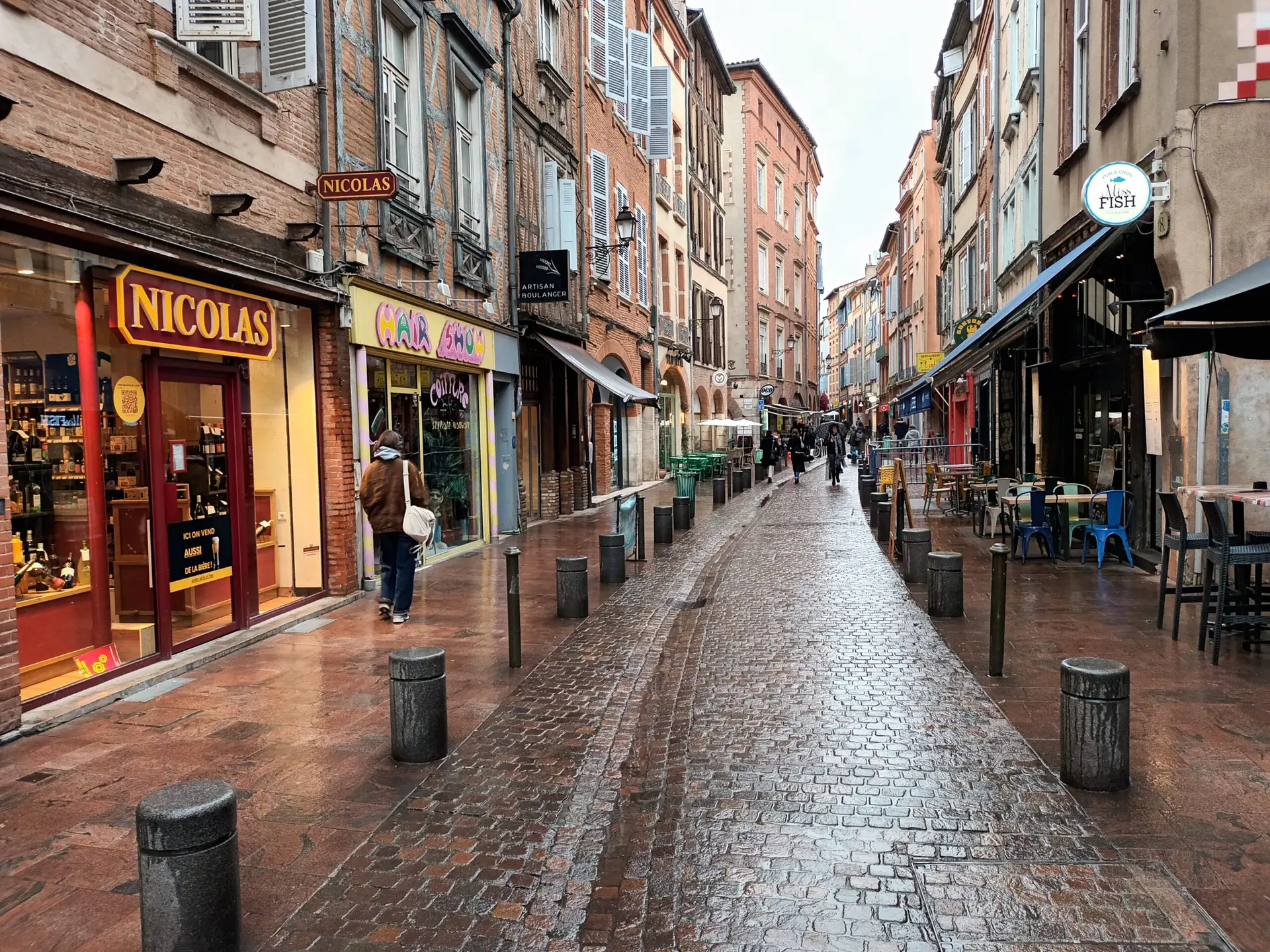 [:en]Beautiful and narrow street in Toulouse.[:]