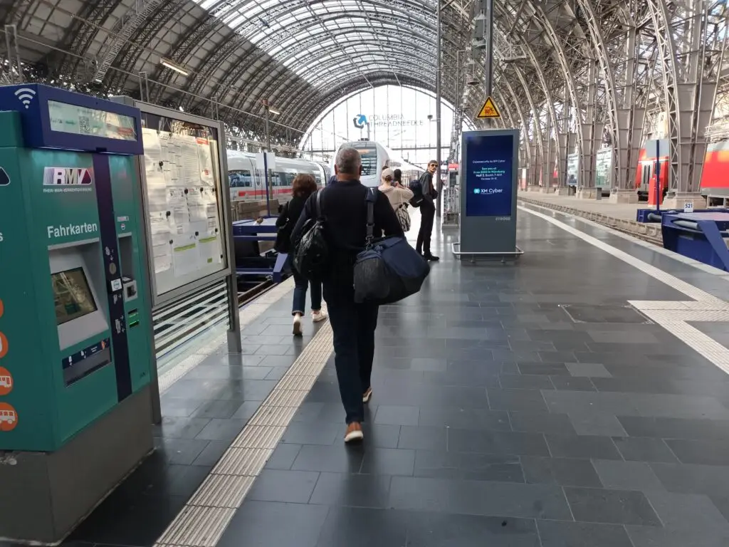 [:en]People are walking on the train platform at the railway station.[:]