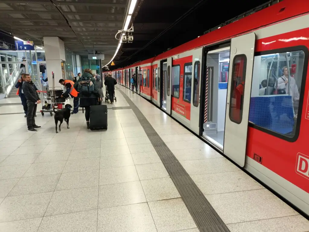 [:en]At the metro station.[:]