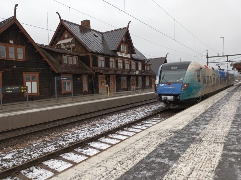 [:en]Train at Boden railway station in Northern Sweden.[:]