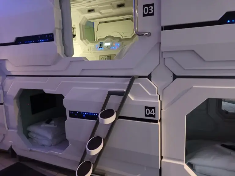[:en]A capsule resembling a spaceship for overnight stays[:]