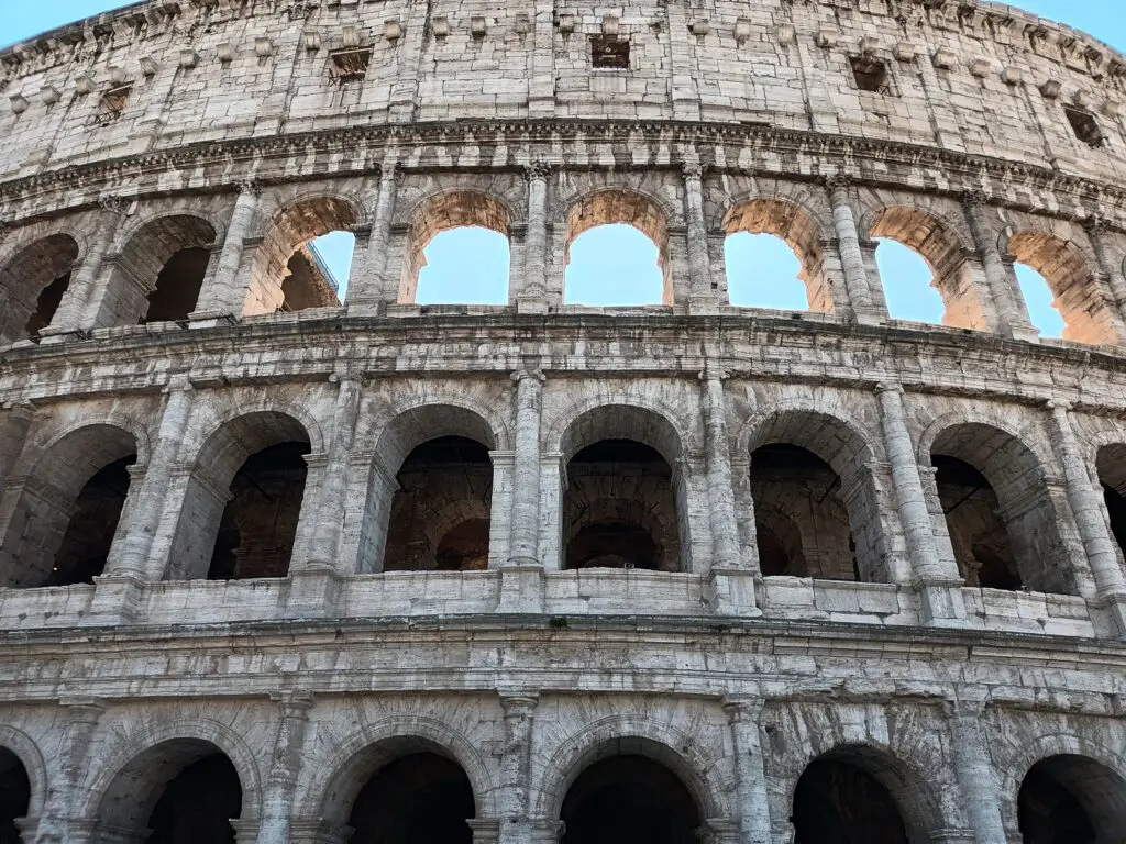 [:en]Colosseum in Rome. Close-up of the wall.[:]