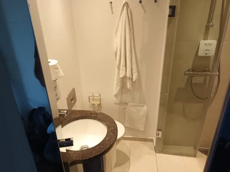 [:en]Capsule hotel's toilet.[:]