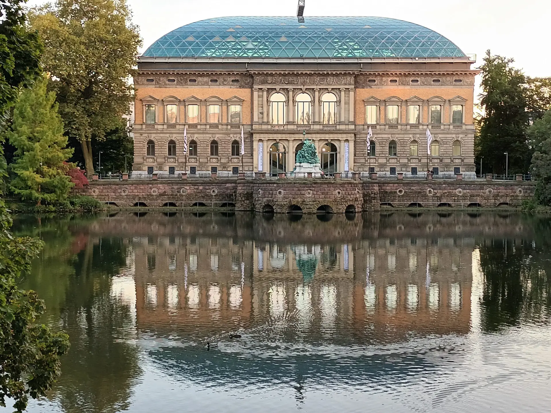 [:en]Prussian Parliament in the Rhineland. An old beautiful building that is reflected in the water in front of it.[:]