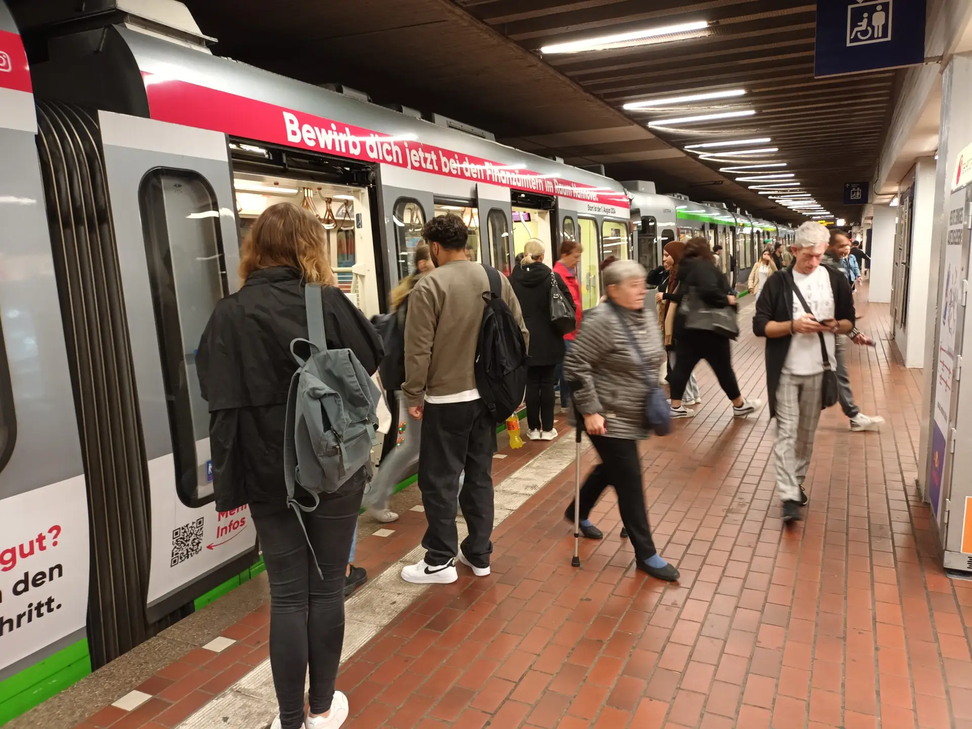 [:en]People on Hannover's S-Bhani[:]