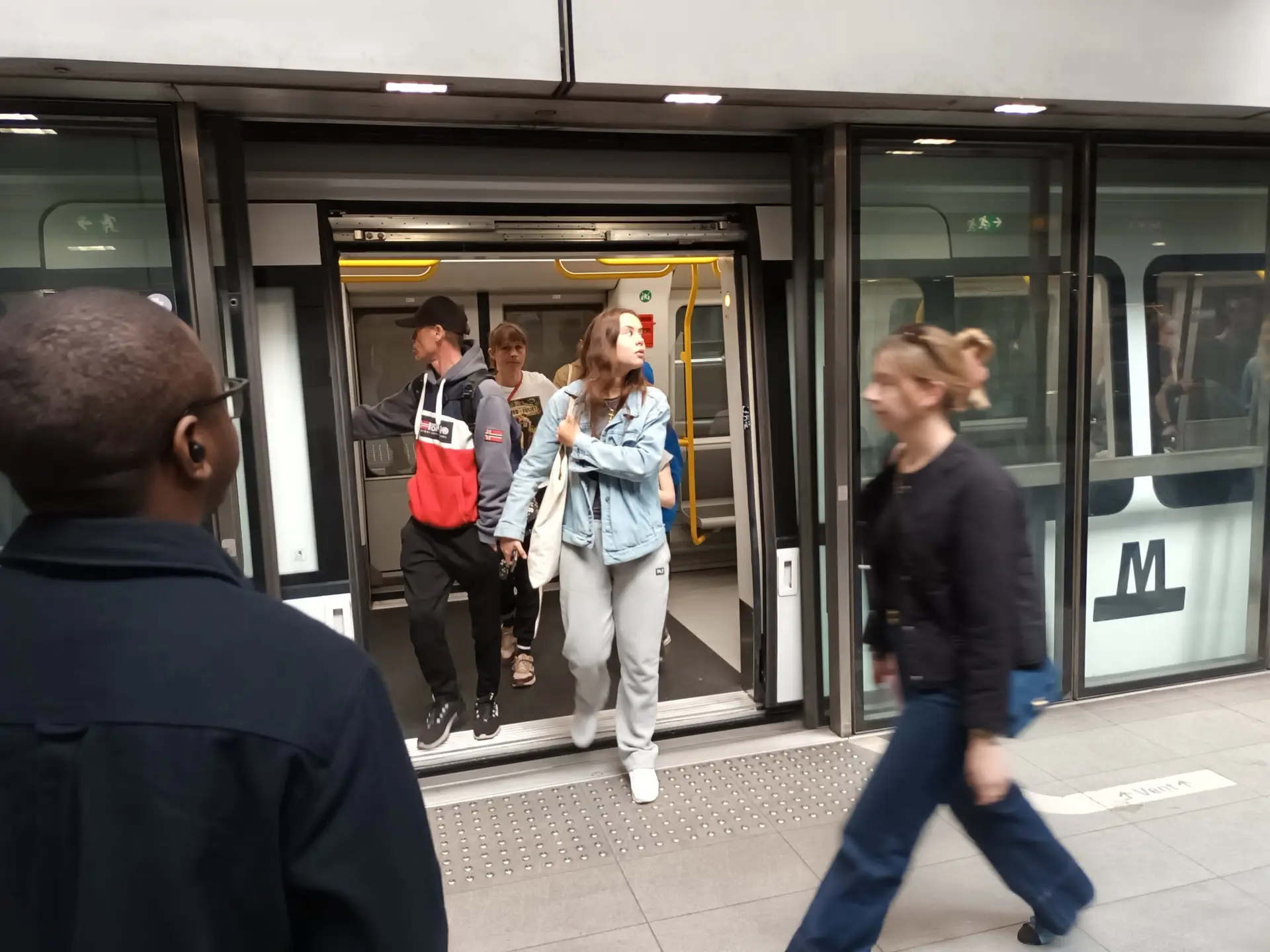 [:en]People on Copenhagen metro.[:]