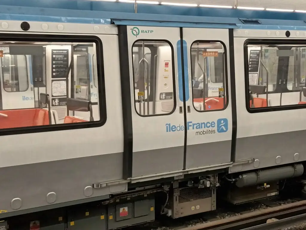 [:en]Paris metropolitan area subway car.[:]