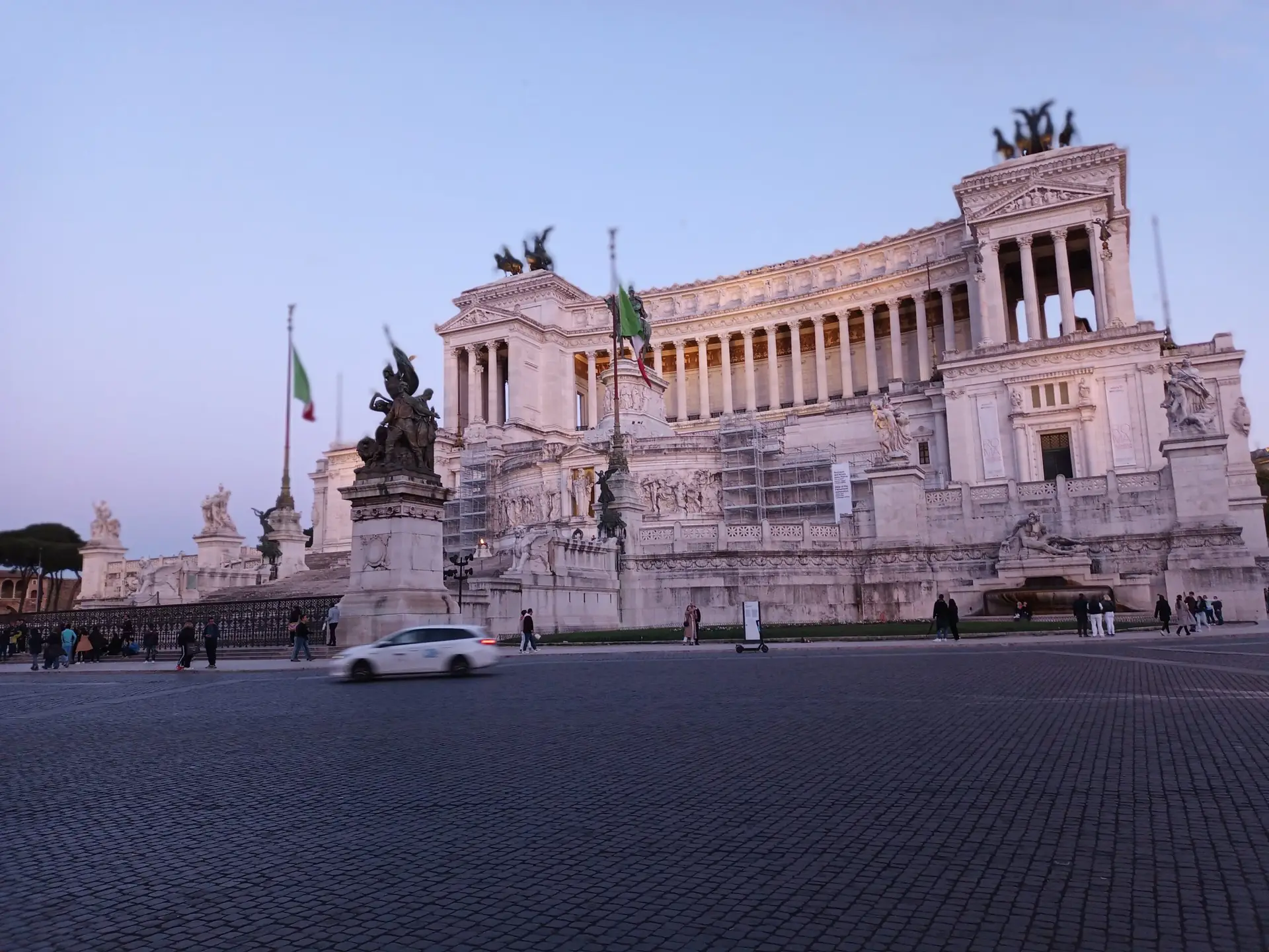 [:en]Impressive building in Rome.[:]
