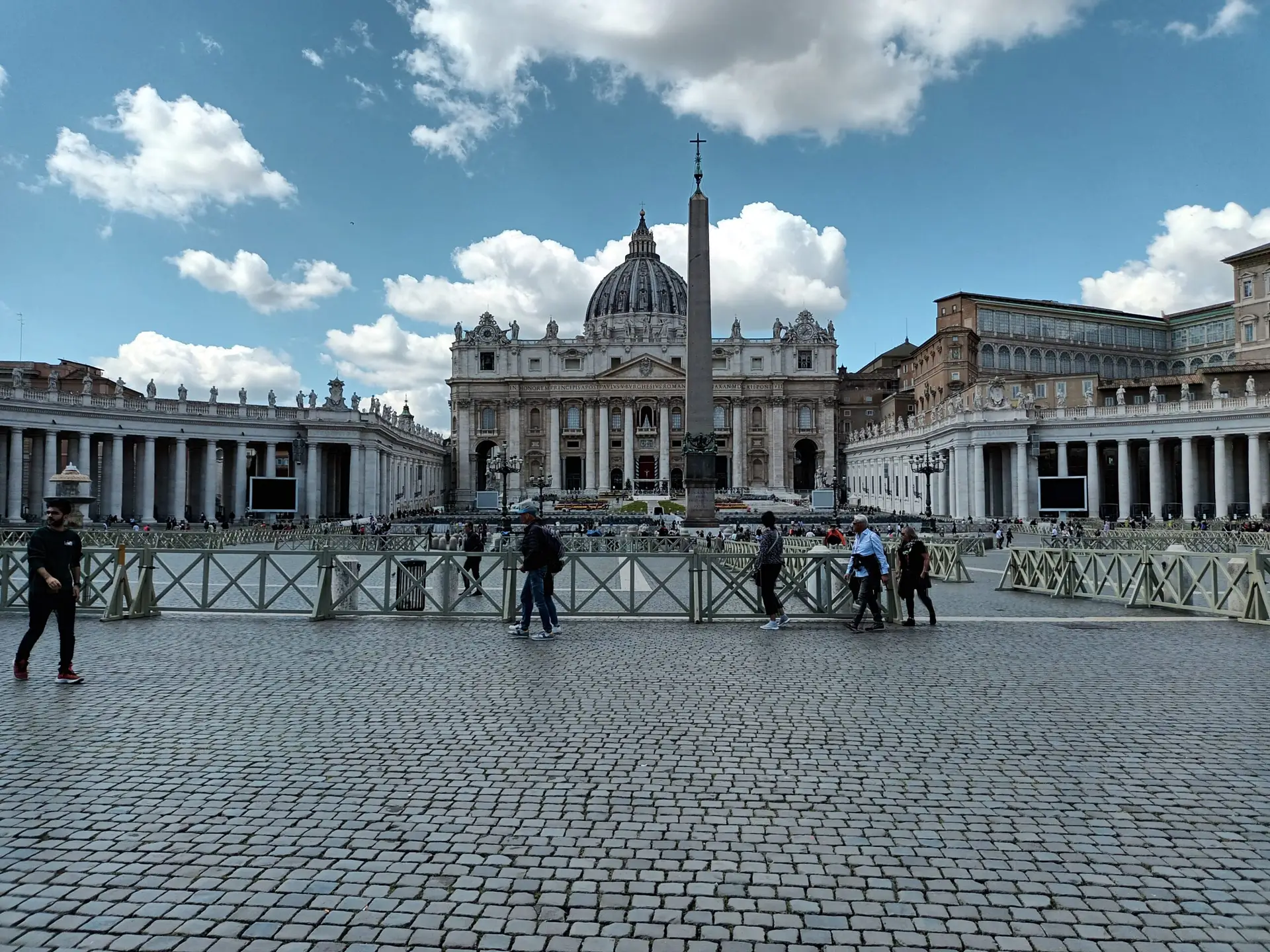 [:en]Vatican area. Wide open space.[:]