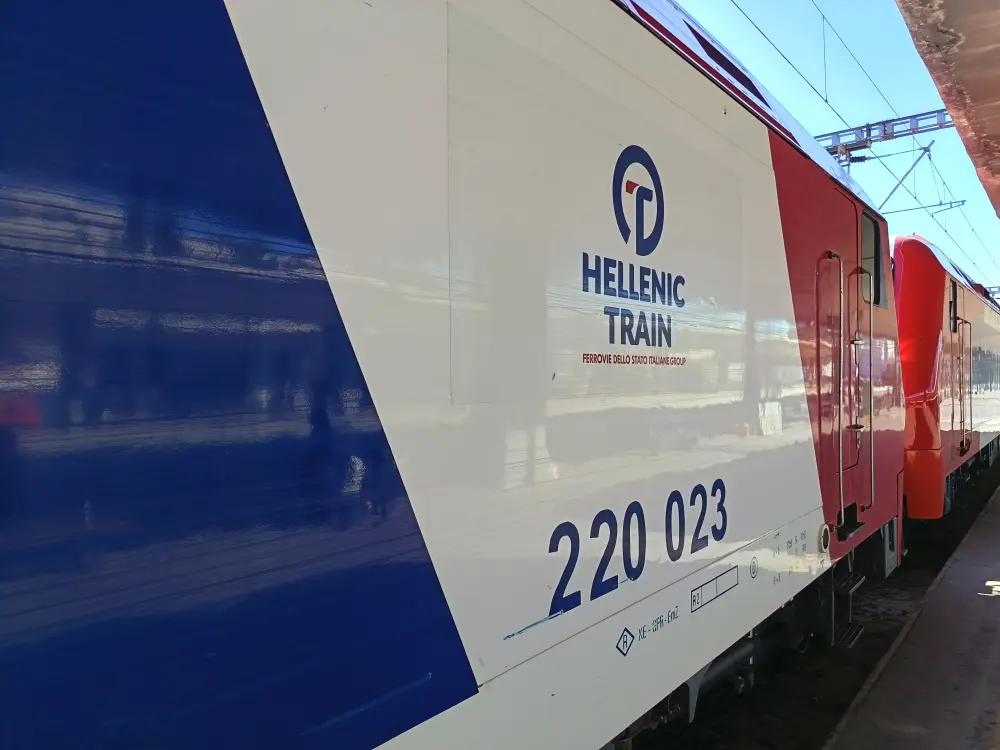 Train from Thessaloniki to Athens