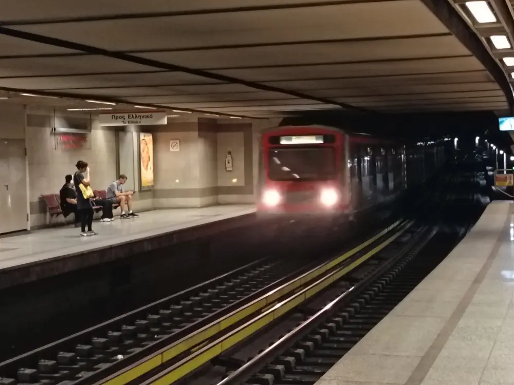 The metro train is arriving at the station in Athens