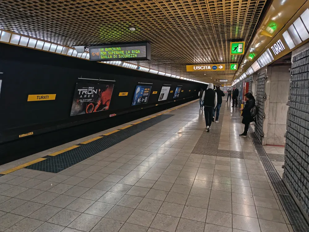 Milan metro train platform