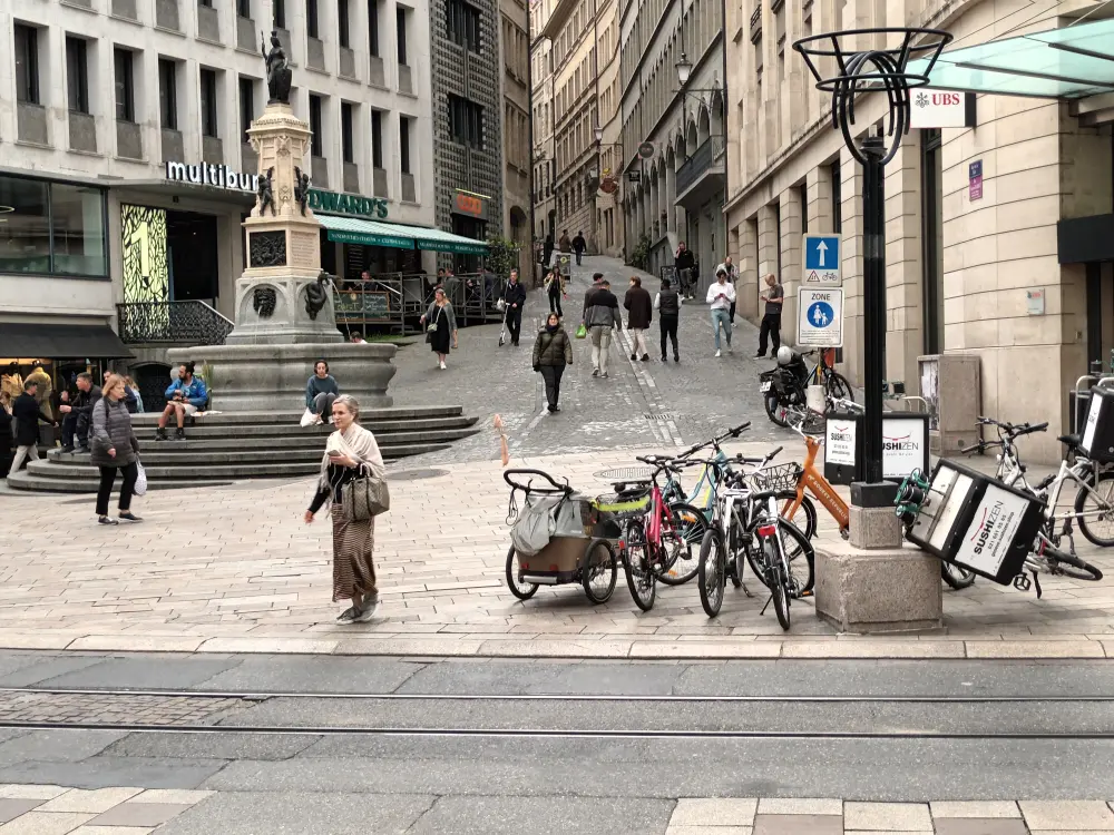 People on the streets of Geneva