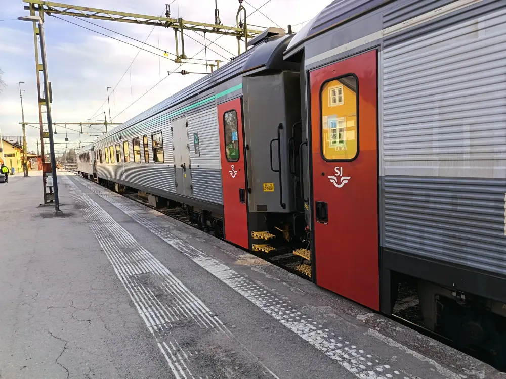 The train from Stockholm has arrived at Luleå station.
