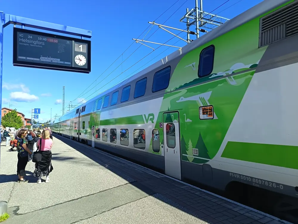 The train arriving at Kemi station.